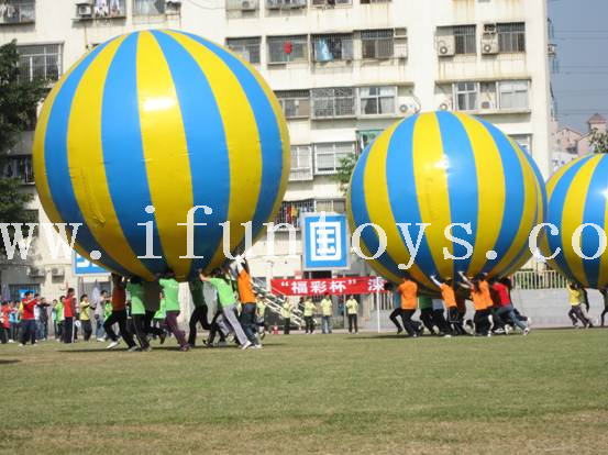 Hot sale colorful and Attractive funny team building game /inflatable big ball for sport game/inflatable corporate game